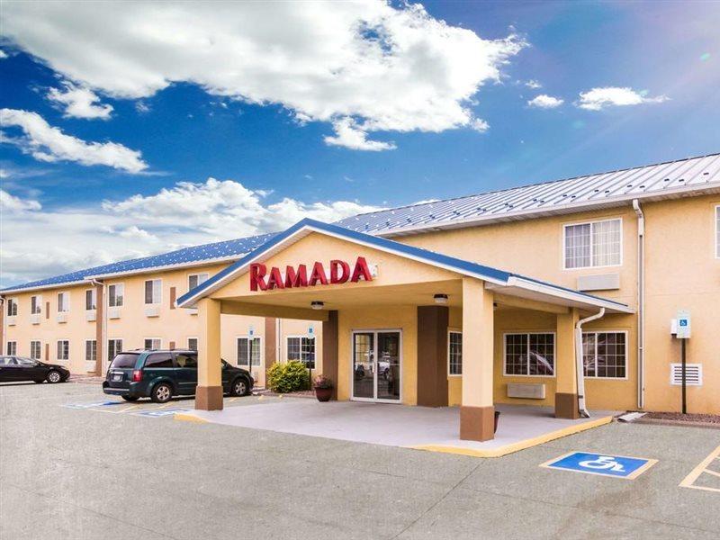 Ramada By Wyndham Sioux Falls Hotel Exterior photo