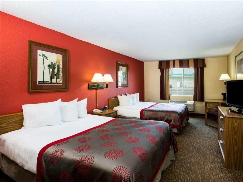 Ramada By Wyndham Sioux Falls Exterior photo