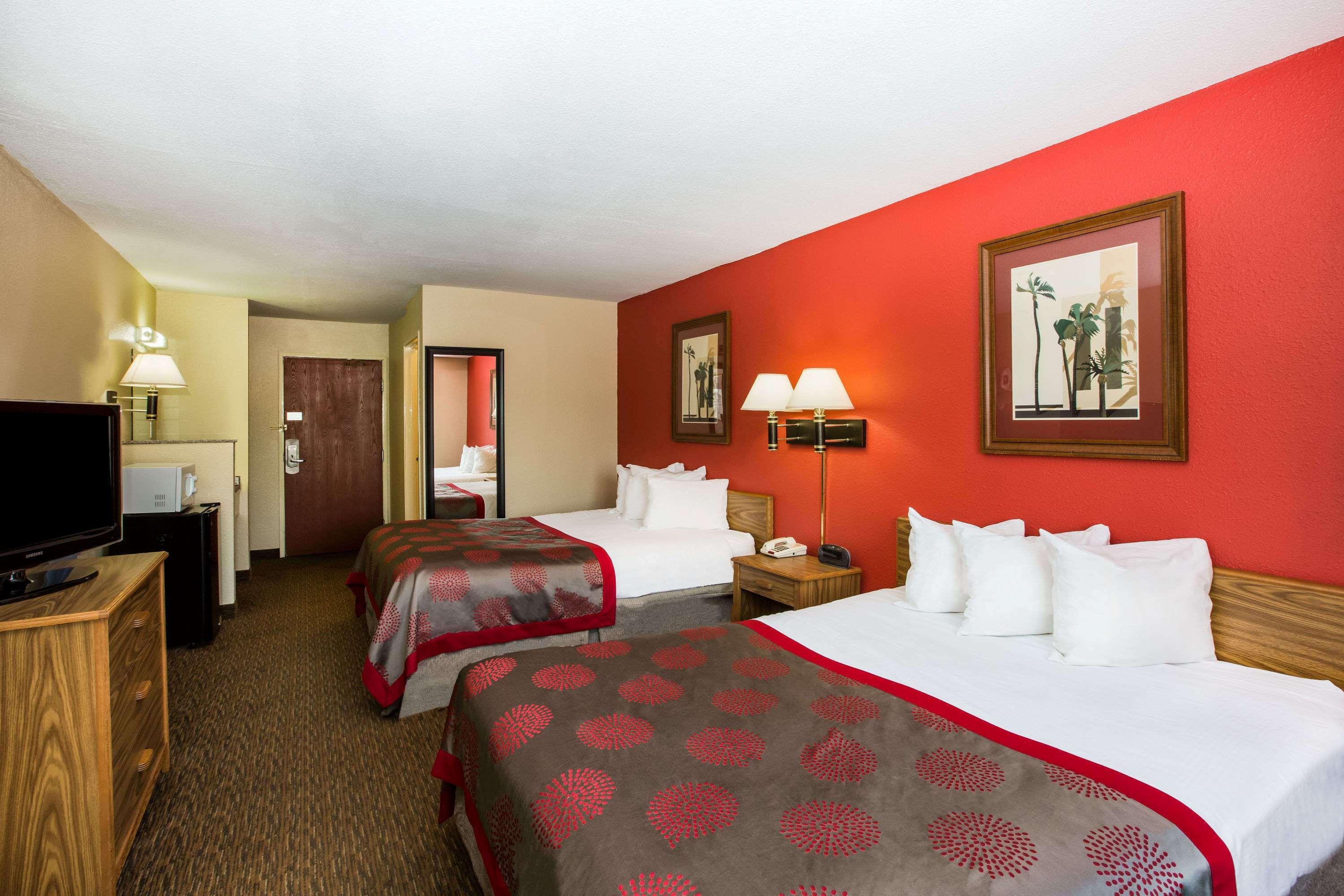 Ramada By Wyndham Sioux Falls Exterior photo