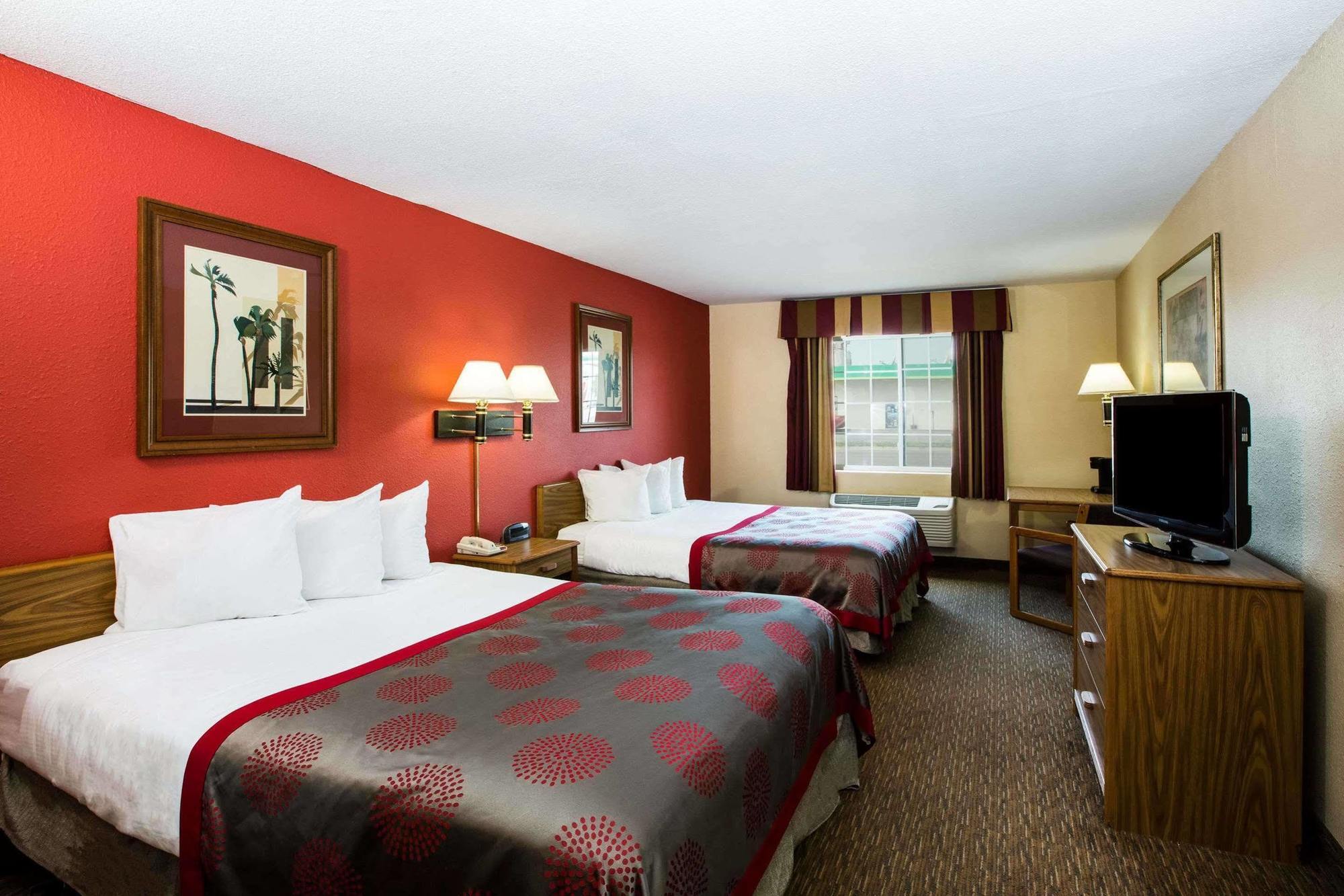 Ramada By Wyndham Sioux Falls Exterior photo